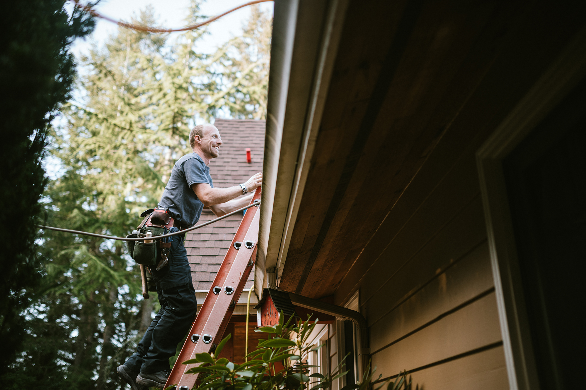 A Hardesty crew member at work on a Central Virginia home